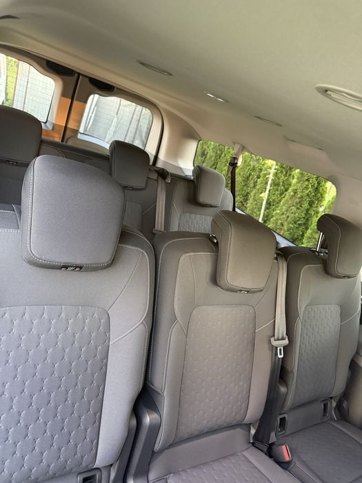 Wynajem  -Nowy Ford Transit Custom 9 - osobowy