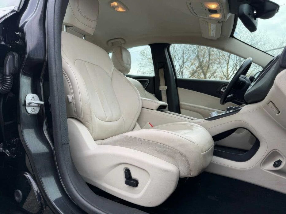 Chrysler 200 S      2015