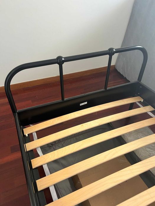 Cama IKEA Sagstua