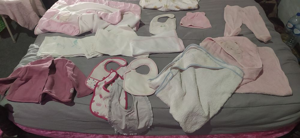 Vendo roupa de bebé menina