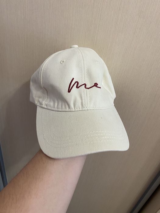 Новенька кепка с принтом