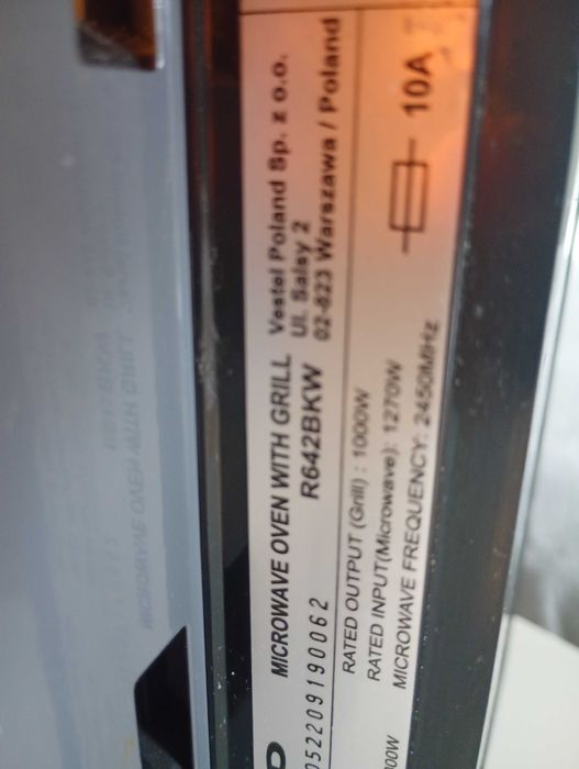 Mikrofalówka SHARP R642BKW