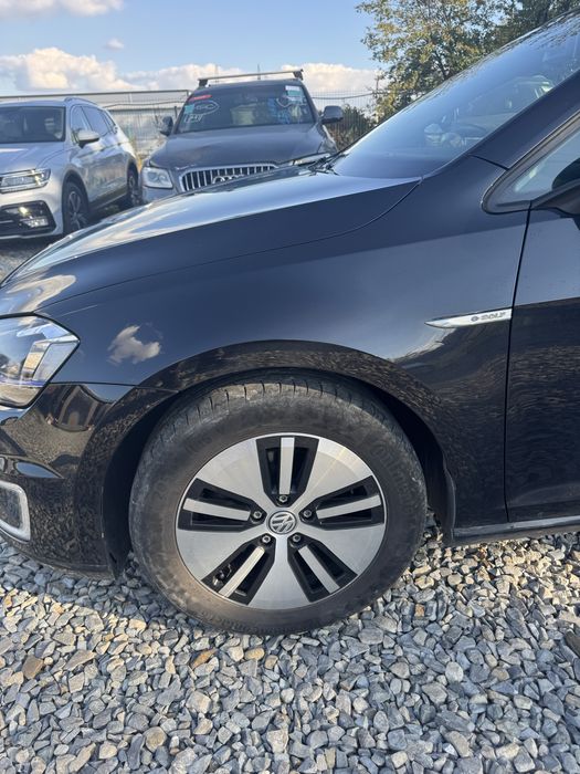 Продам хороший автомобіль е-Golf