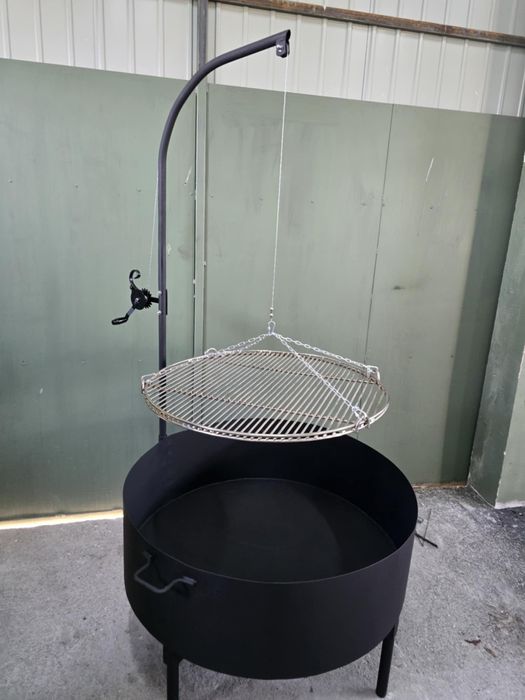Grill z obrotowym rusztem