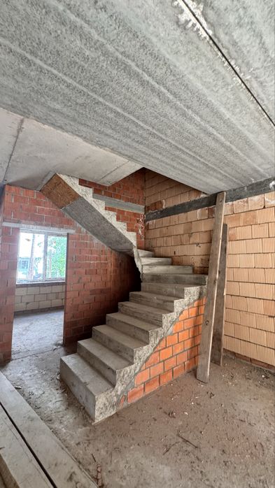 Купуйте таун в центрі міста Ірпінь.