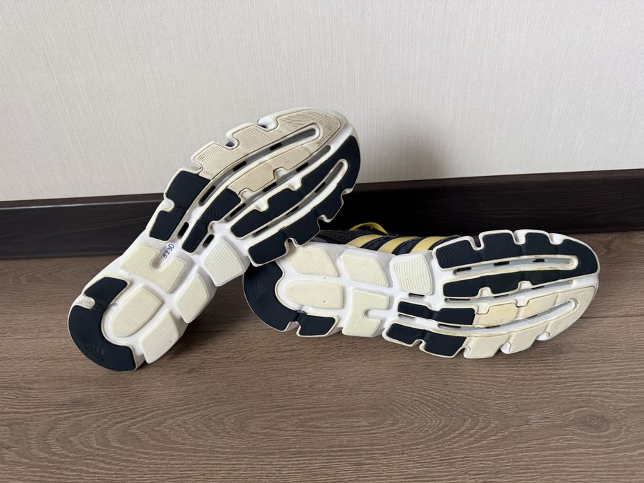 Кросівки adidas 44 розмір