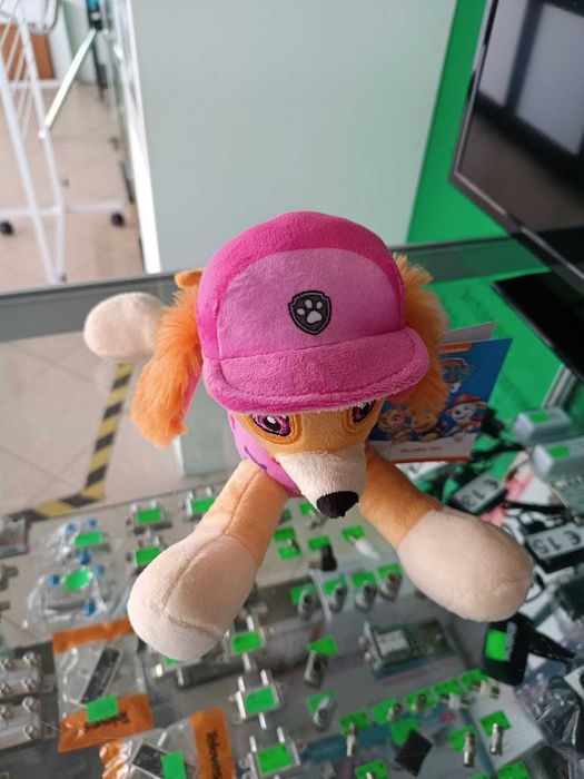 MEGA PREÇO:Peluche Patrulha Pata Skye 30cm deitado