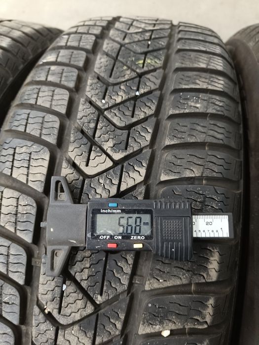 Opony zimowe Pirelli Sottozero 3. 215/65/R17  2023 rok