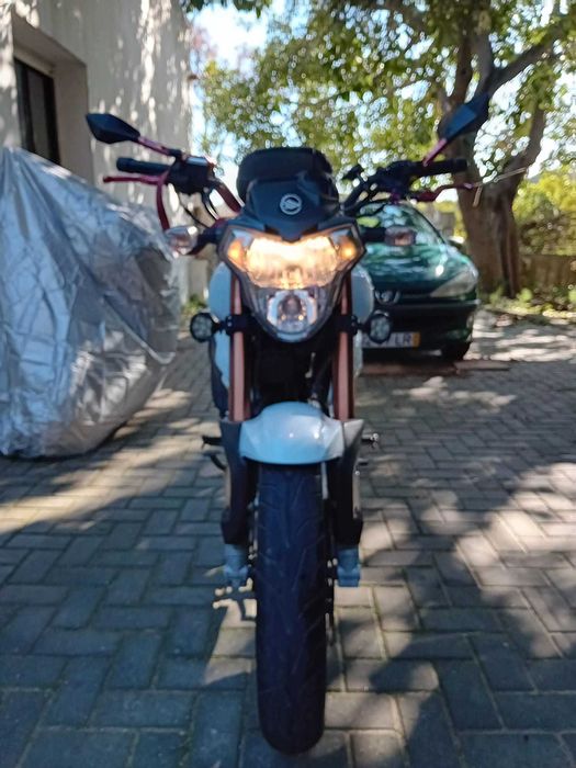 MOTO RKV 125 ANO 2012