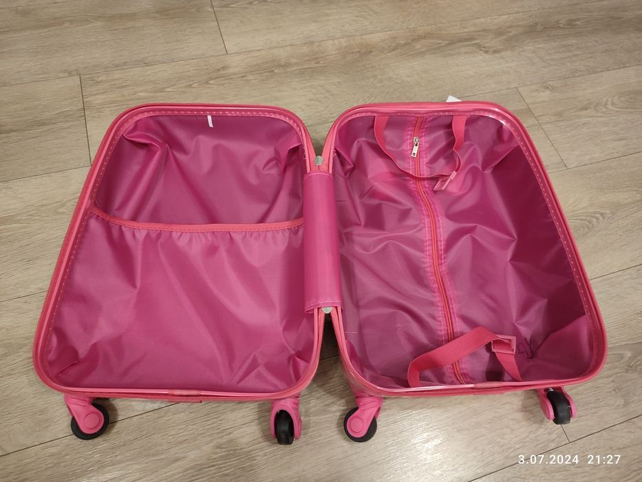 Nowa walizka podróżna dla dziecka Piosenkarka