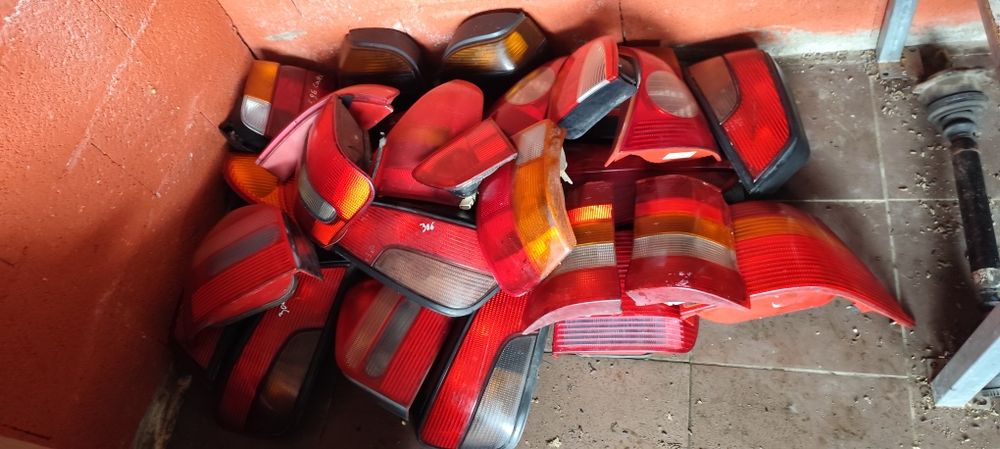 Vários farolins para carros