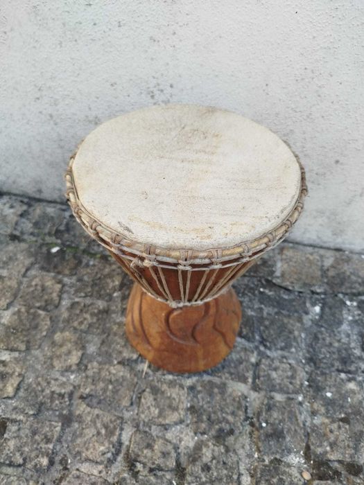 Djembé antigo africano como novo