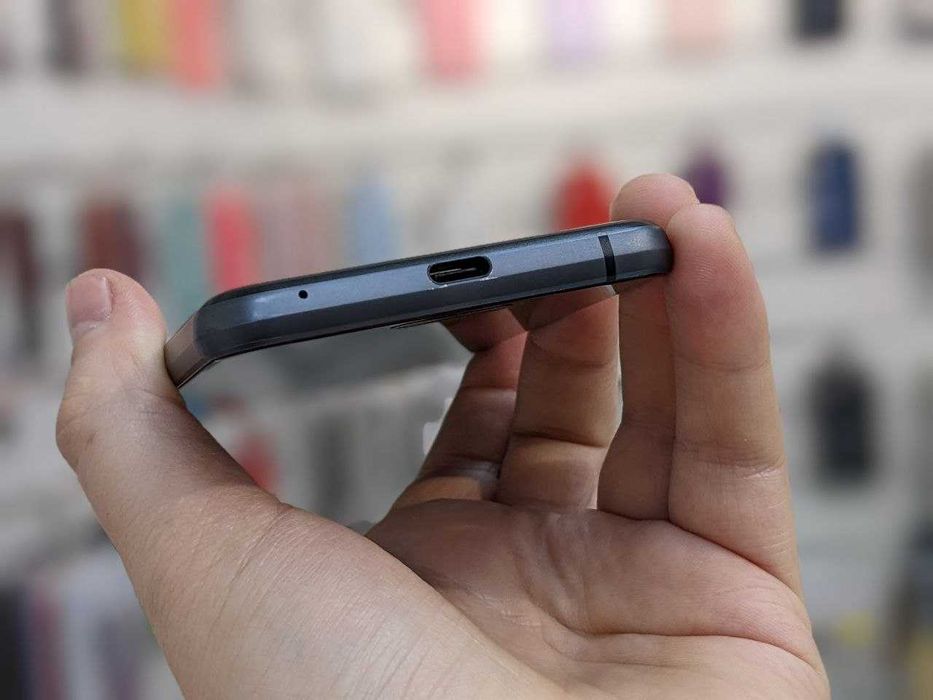 Телефон Sharp Aquos Sense 3 SHV45 6/64gb Grey