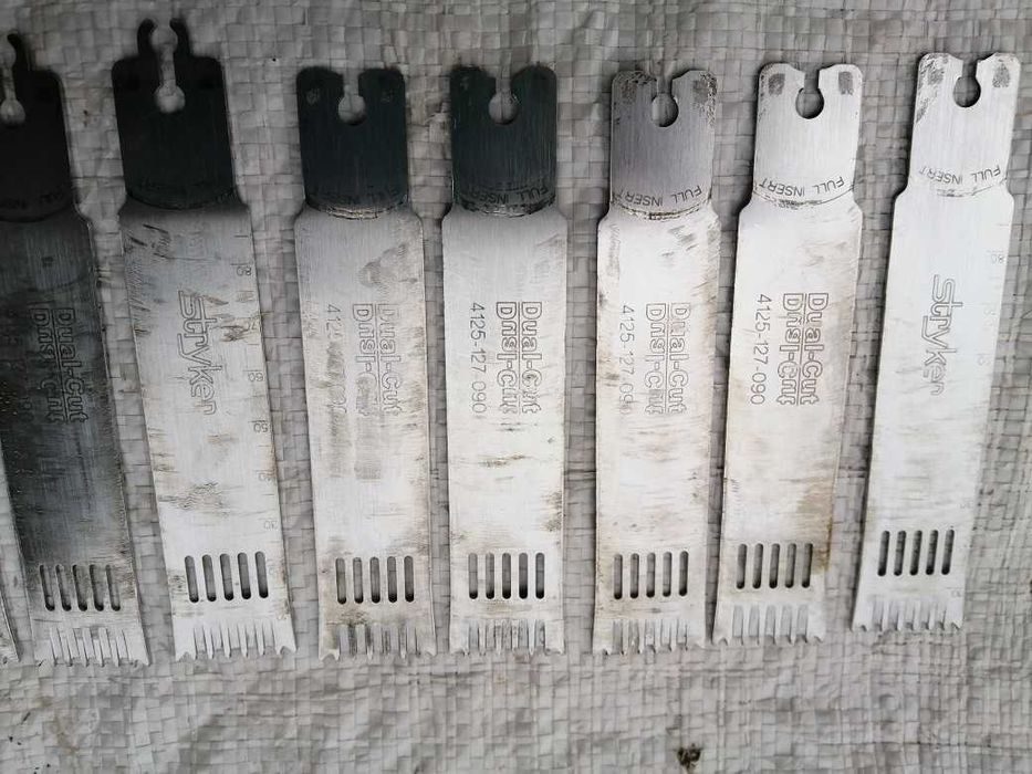 медицинские ножи и иглы для иглоукалывания.