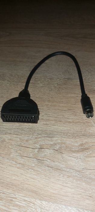 Kabel HDMI, LAN, zasilający "8" i przejściówka SCART na EURO