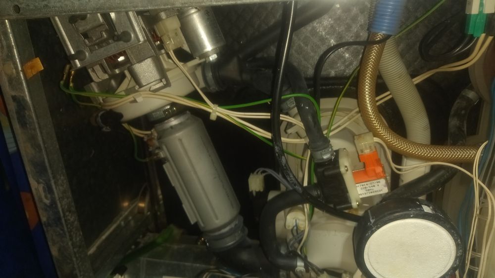 Посудомоечная машина Whirpool ADG 9540 посудомойка