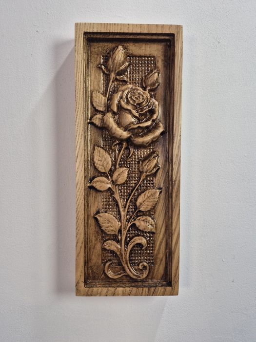 Róża – dekoracja ścienna z drewna dębowego 12,5 x 32 cm