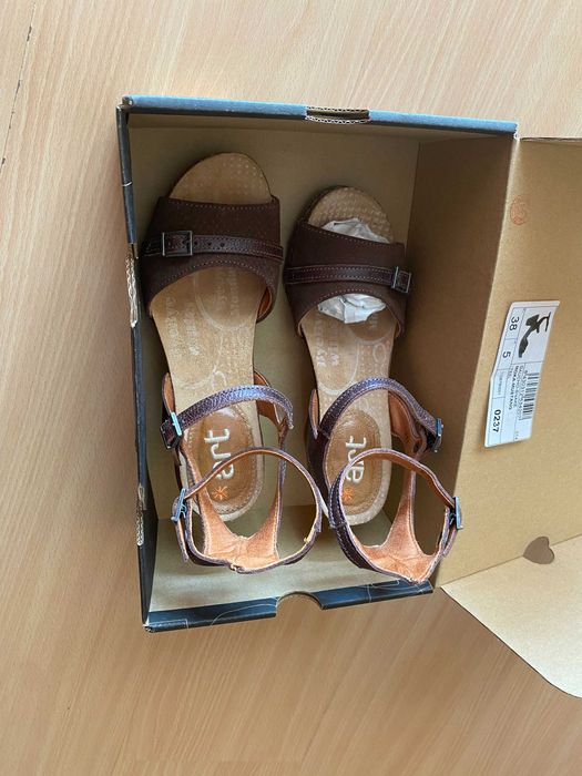 Sandálias  castanhas   ART  novas