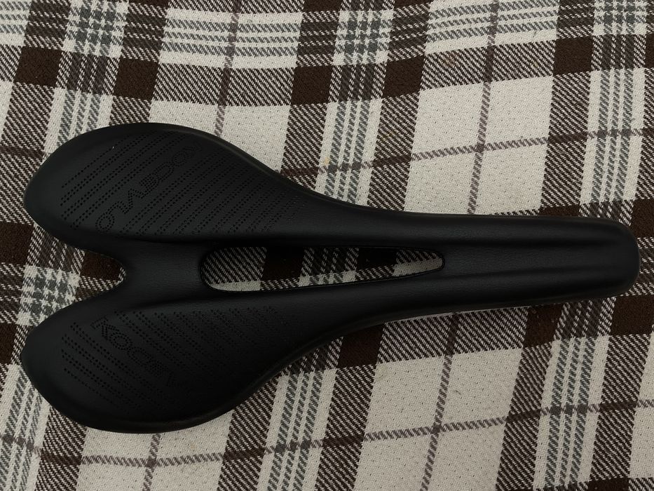 Продам шоссейное карбоновое седло KOCEVLO