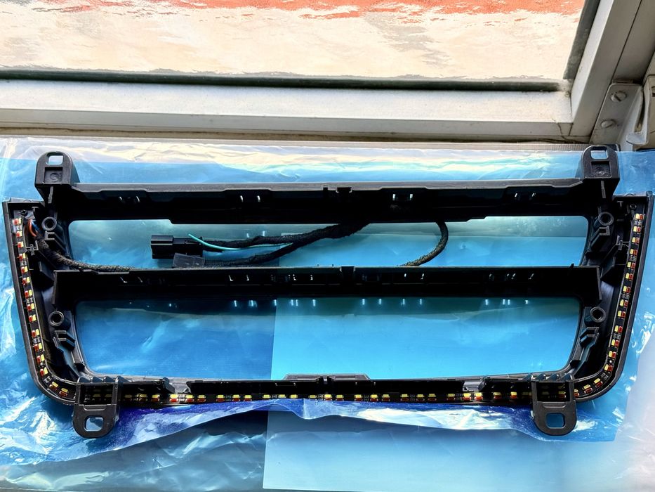 Kit Ambilight BMW F30 F31 F34 F32 F36 (Moldura AC LCI + Luzes dos pés)
