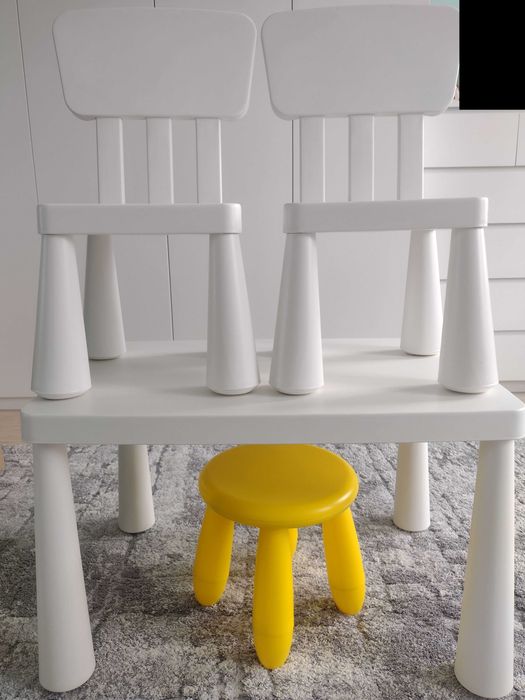 Zestaw MAMMUT IKEA biały, stolik + 2 krzesełka + taboret żółty