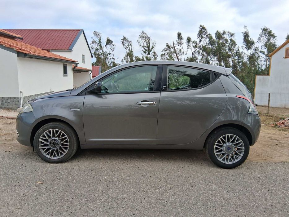 Lancia Ypsilon 1.3jtd foto 2