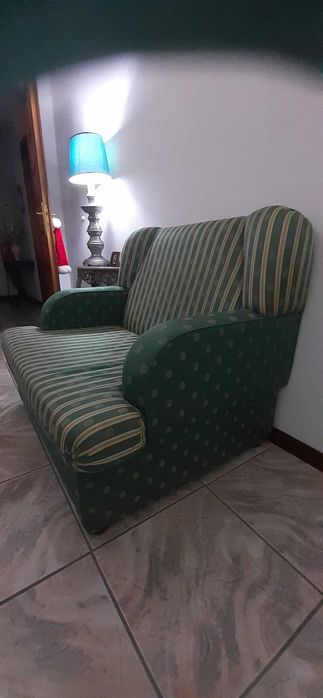 Sofa verde dourado muito confortavel 1 grande lugar