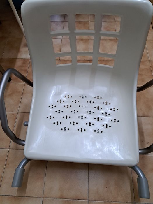 Cadeira de banheira giratória