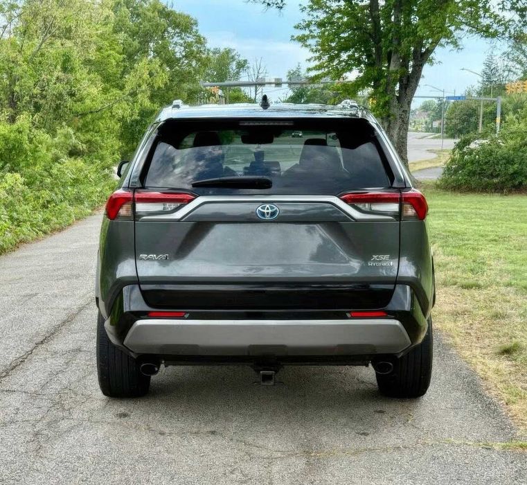 Toyota RAV4 Hybrid XSE      2021