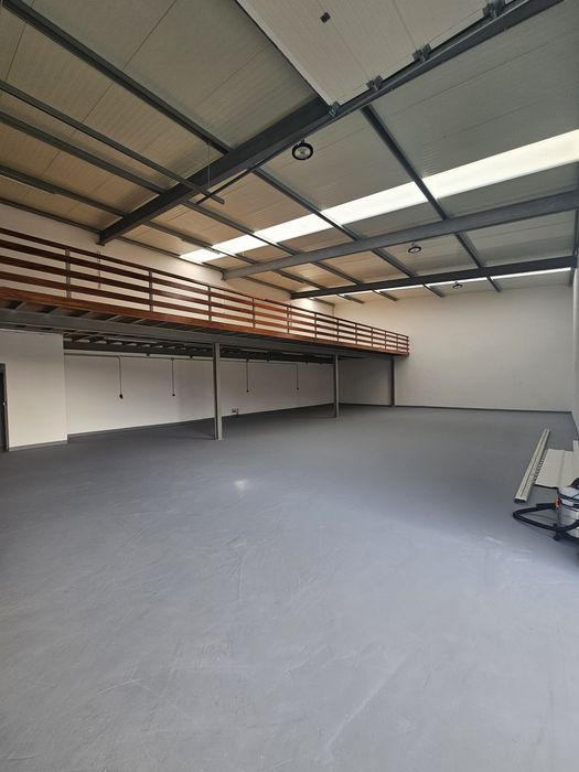 Armazém 70m2 + armazem de 230m2 abos com mezanine