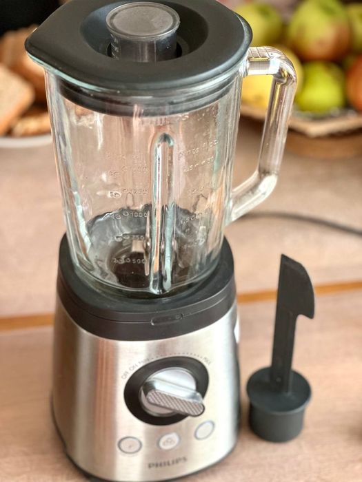 Зламаний блендер Philips.