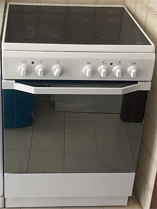 Fogão Elétrico Indesit (Comprado em 2023/Garantia até 2028)