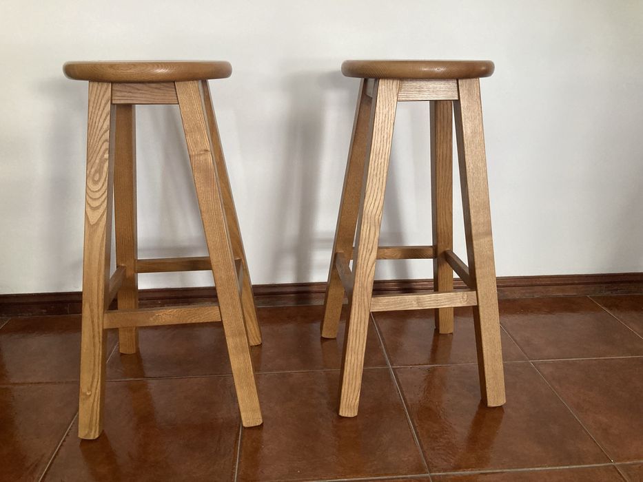 2 bancos altos em madeira