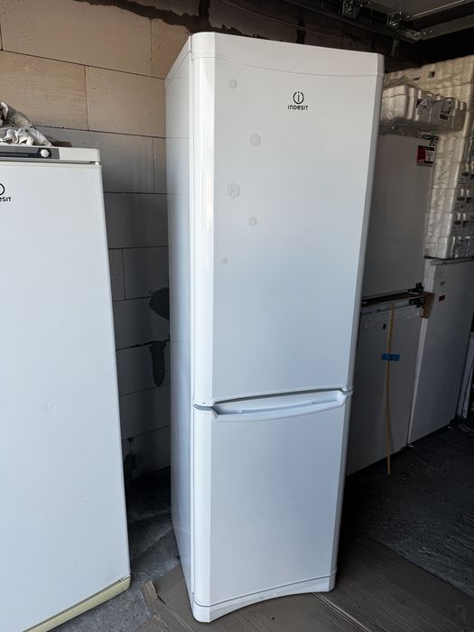 Холодильник indesit