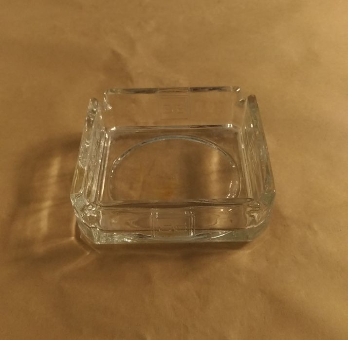 Cinzeiro em Vidro Branco