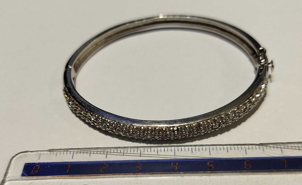 Magnífica Pulseira/Bracelete em Prata, cravejada com brilhantes