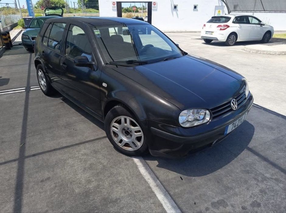 Vendo golf 1.4 , Motor esta bom , cambio bom , pneus bons , iuc ok pago , inspeção valoda ate 2027 , tem avaria no cabo do vidro do passageiro !