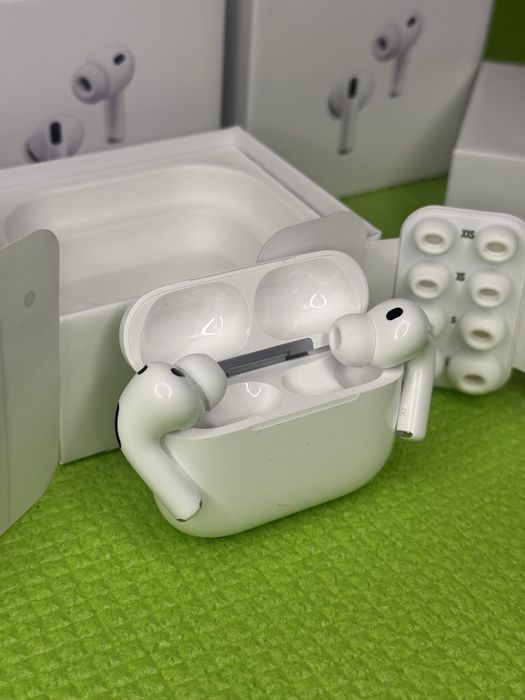 Нові навушники Apple AirPods Pro 3