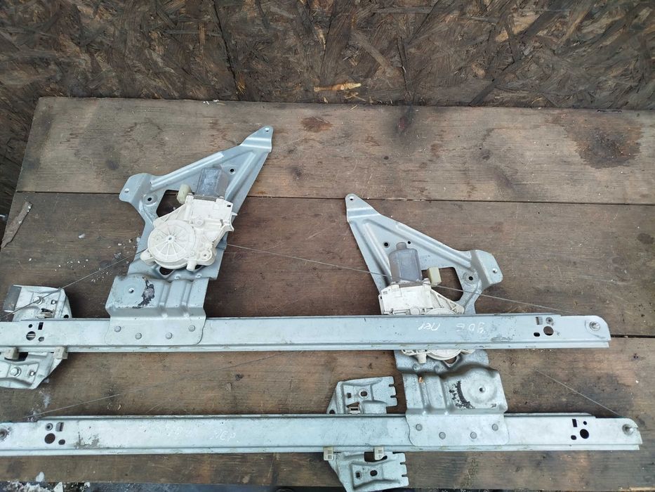 Склопідйомник передній Mercedes Sprinter W906 Мерседес