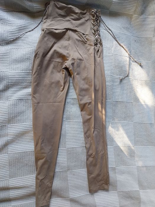 Leginsy w kolorze beżowym Loveya