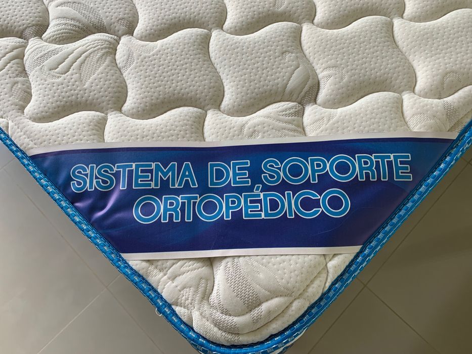 Cama de casal com colchão 140x190x70cm