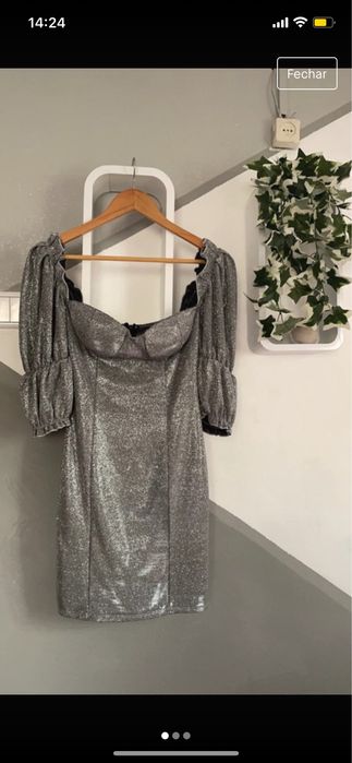 Vestido prateado brilhante