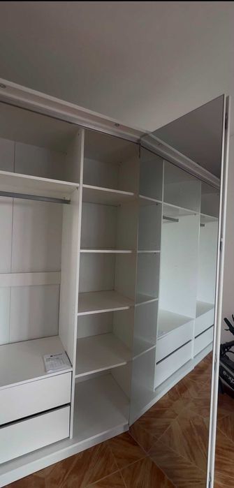 Roupeiro 255 cm com espelhos e iluminação LED