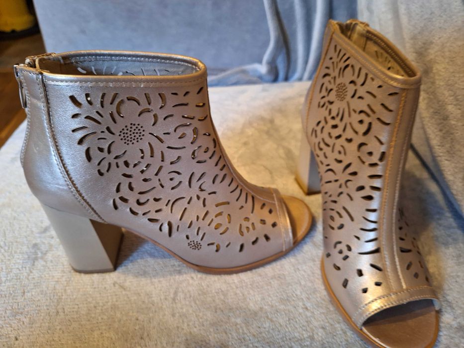 Buty skórzane damskie Lasocki. Rozm. 39