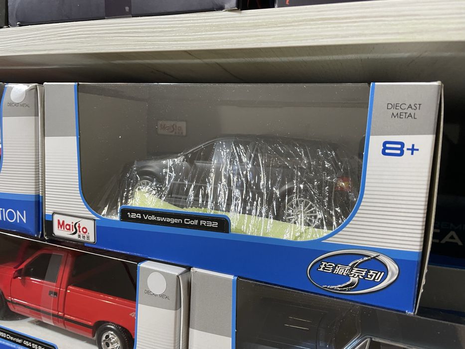 Нова металева модель авто 1:24 Maisto іграшка машинка еолекційна