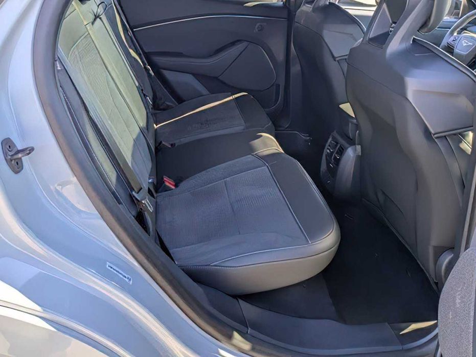 Ford Mustang Mach-E GT      2023