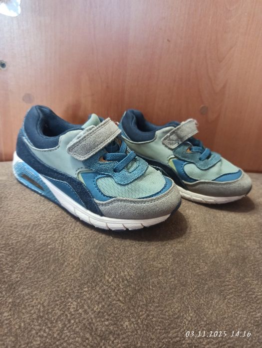 Продам кроссовки на мальчика Next