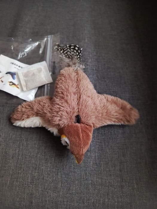 Інтерактивна іграшка для кішок пташка-літаюча воробей для кота птиця