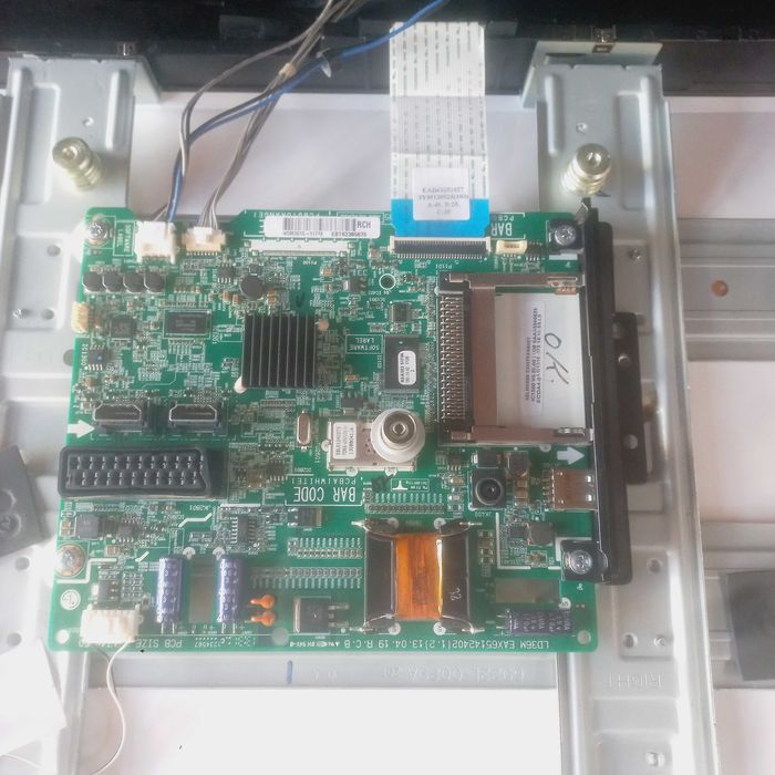 Tv led LG 32" ecrã partido . Vendo tambem às peças.