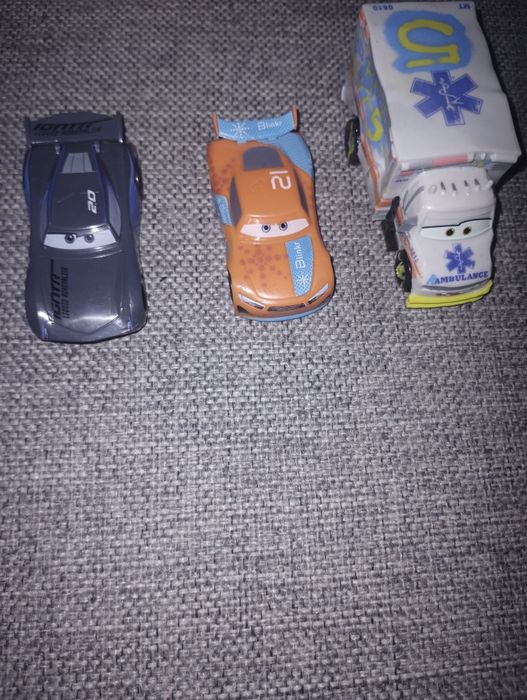 Zestaw 3 autek Disney sztorm dr damage ambulans ryan inside laney